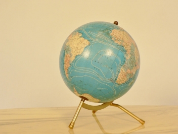 globe terrestre tripode