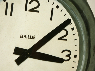 horloge brillié en zinc