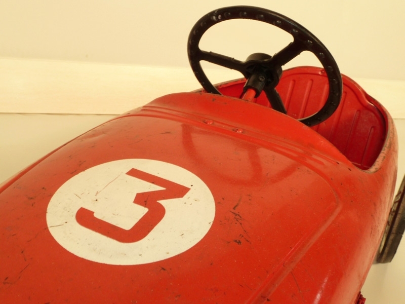 voiture à pédales ancienne rouge