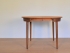 Table ronde chaises tripode Hans Olsen frem rojle vintage maison simone nantes