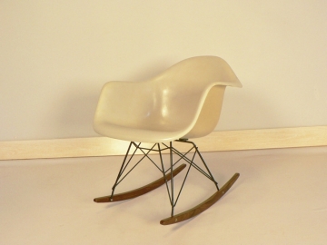 Chaise à bascule Eames